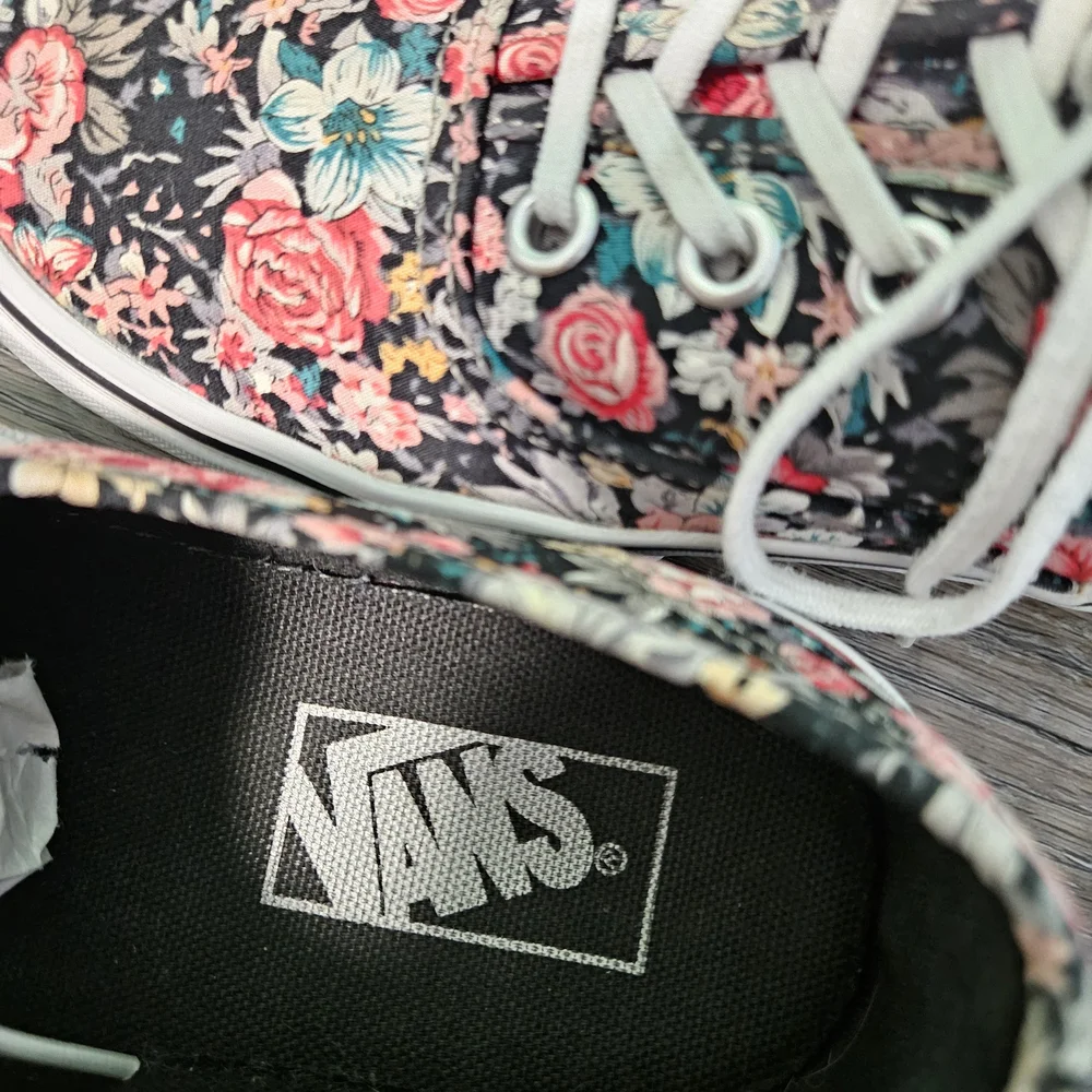 Vans Women's Floral Sneakers‎ - Black and Pink